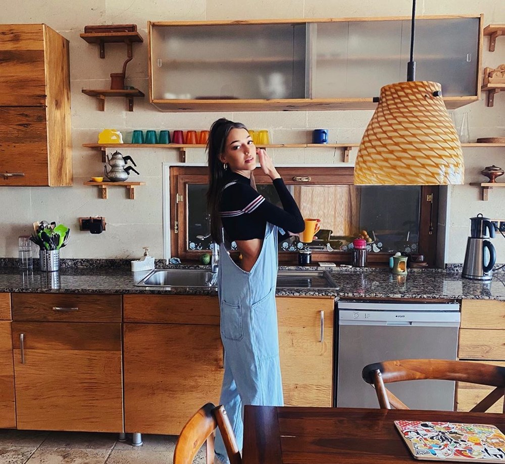 Dilan Çiçek Deniz: Seneye de giyerim (Instagram'da ünlüler 17-18 Ocak 2020) - 1