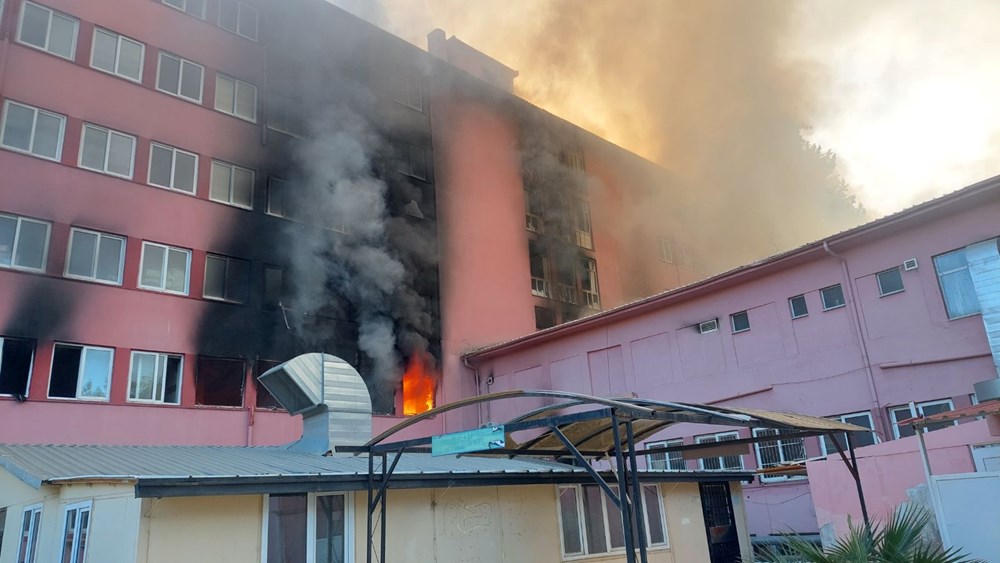 Adana’da eski devlet hastanesinde yangın - 3