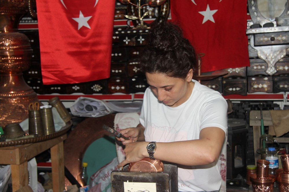 Erkek işi diyenlere inat bakır işleme ustası oldular - 4