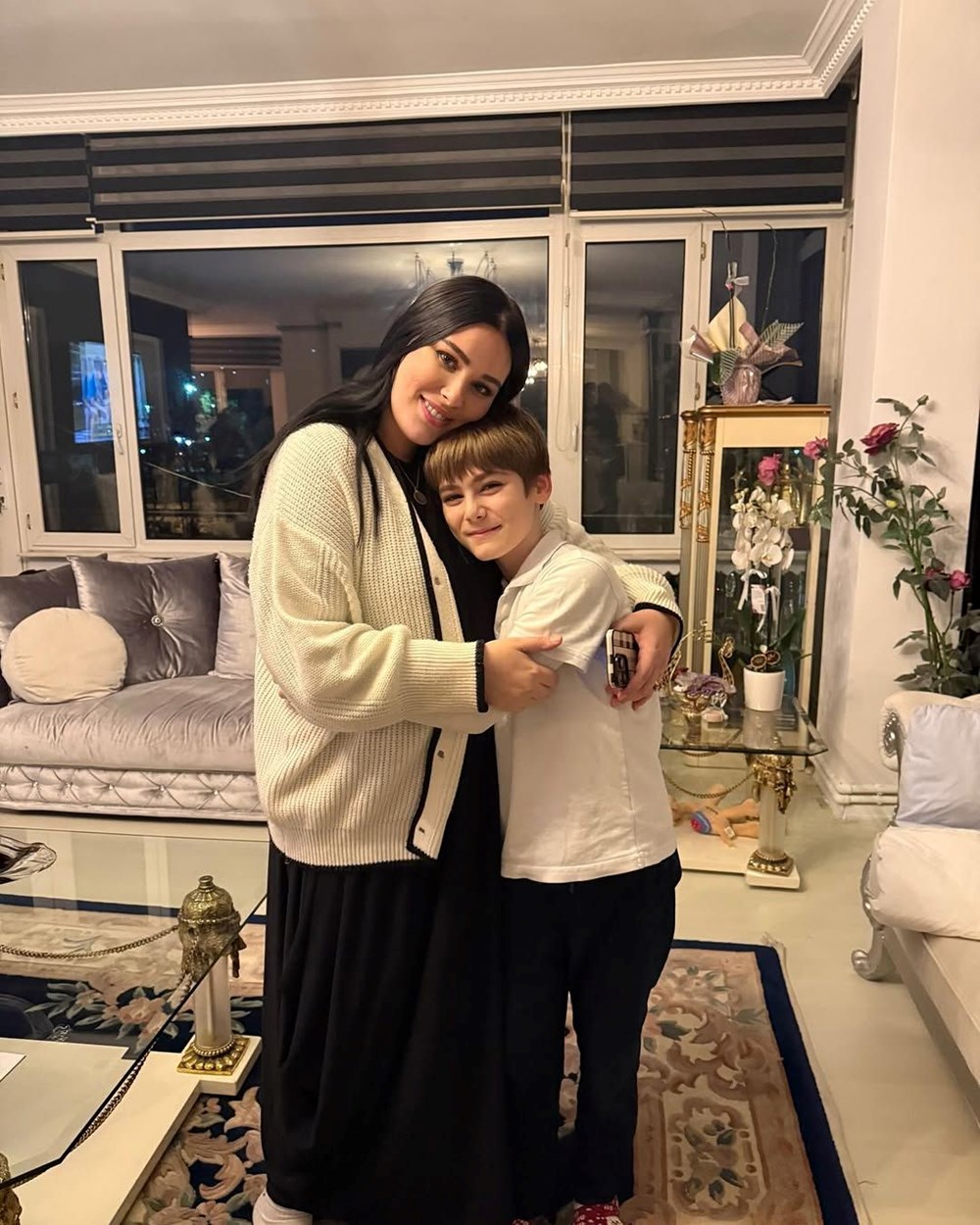 Tuğçe Tayfur'dan Kalpleri Isıtan Doğum Günü Anması: Babası Ferdi Tayfur'a Duygusal Veda 77