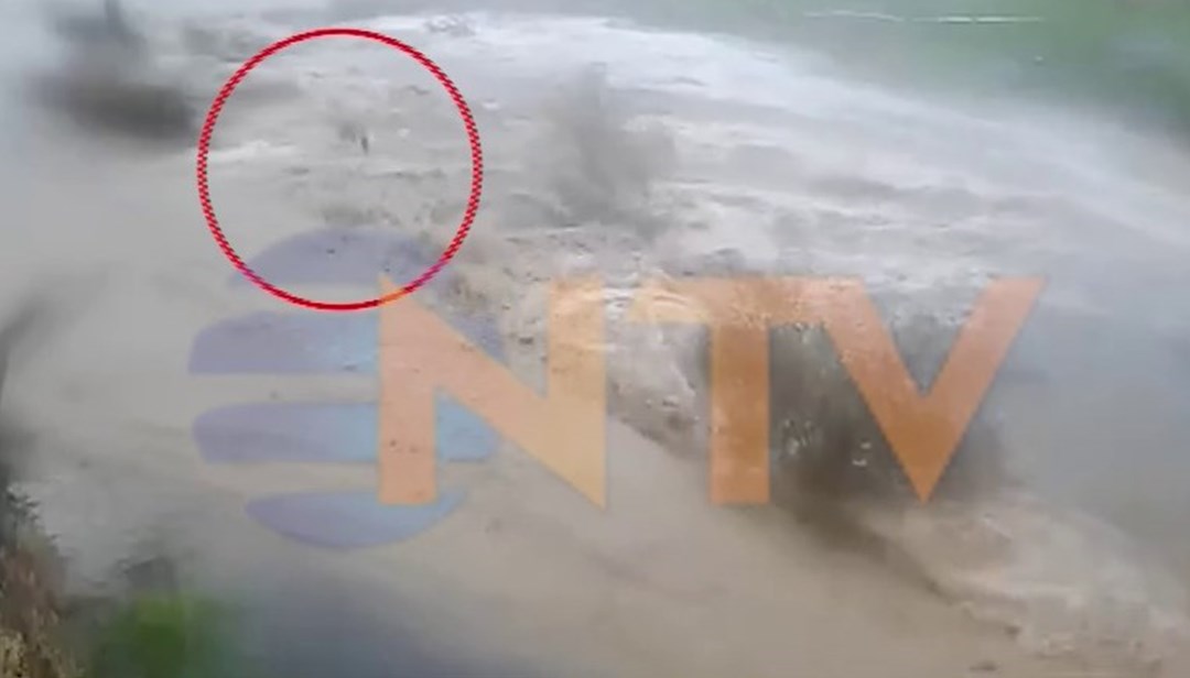 Bülent Kaptanoğlu'nun sele kapıldığı anlar