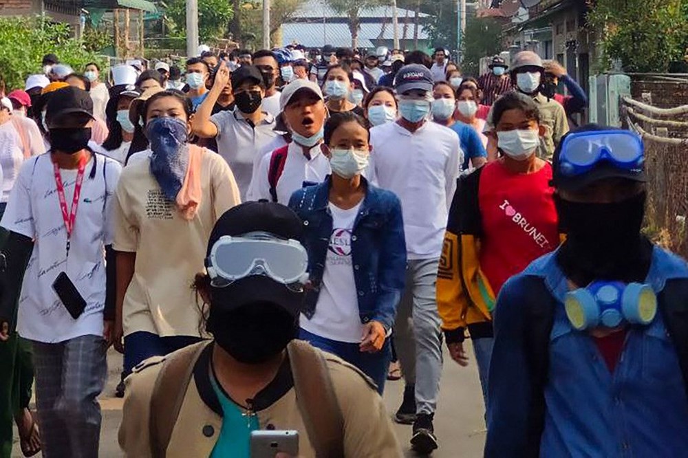 Myanmar'da kanlı gün: Darbe karşı protestolarda ölenlerin sayısı 100'e yükseldi - 5