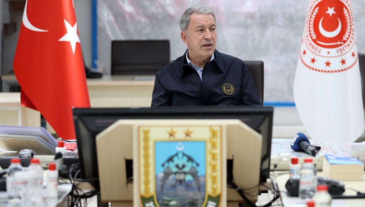 Bakan Akar: Pençe operasyonlarında 105 terörist etkisiz hale getirildi