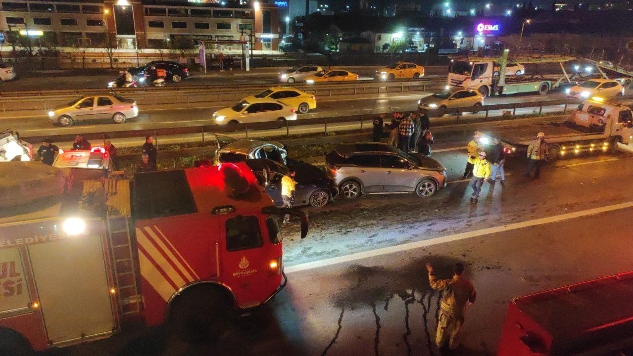 Pendik'te Zincirleme Kaza Trafiği Felç Etti - Son Dakika Türkiye ...