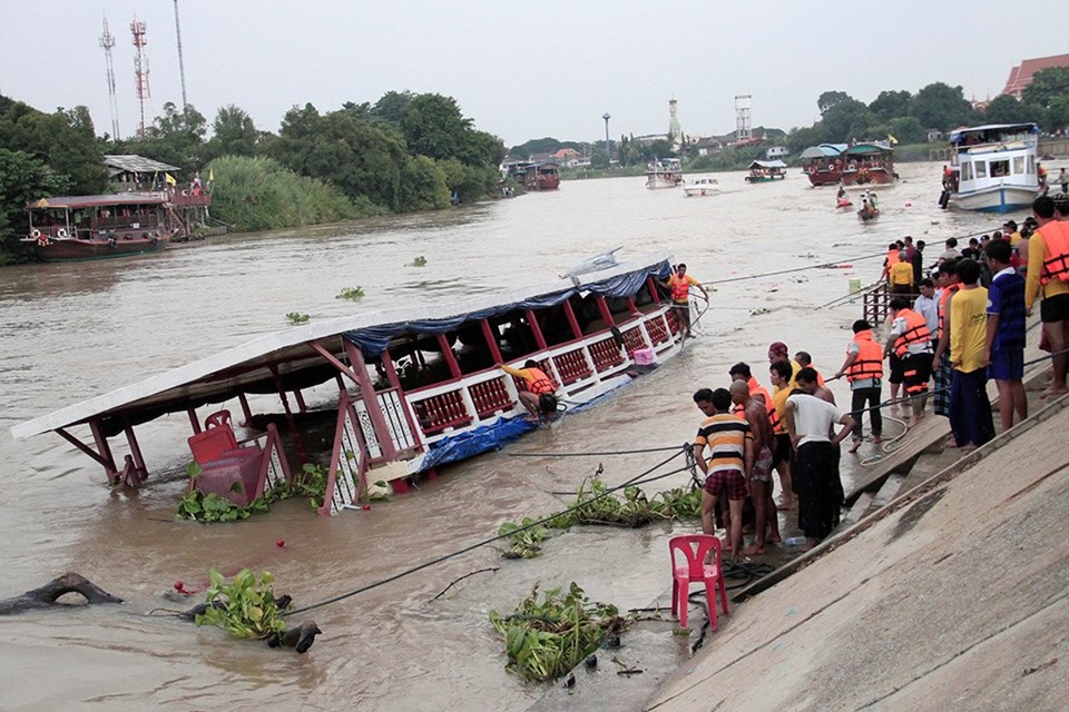 Taylandlı Müslümanları taşıyan tekne battı: 15 ölü - 1