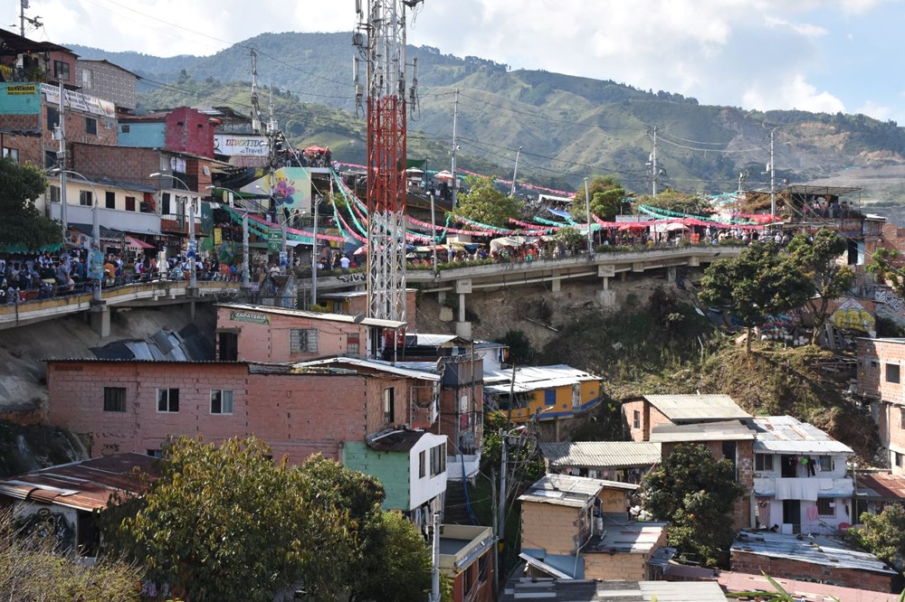 Kolombiya'nın tehlikeli bölgesi Comuna 13 çetelerden arındıktan sonra cazibe merkezi oldu - 17