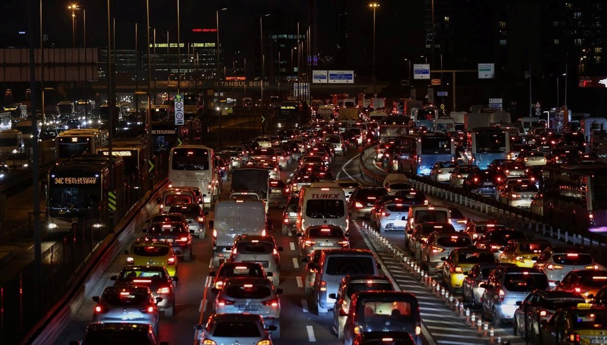 İstanbul'un trafik çilesi | Ruh ve beden sağlığını bozuyor