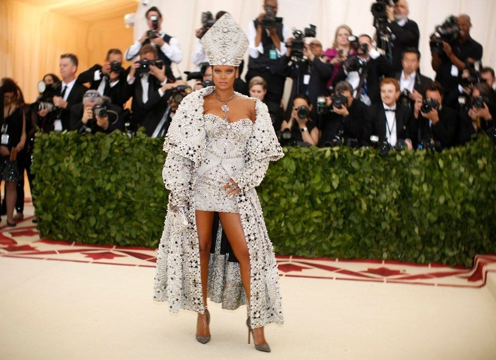 Met Gala 2022’de Rihanna yoktu ama heykeli vardı - 5