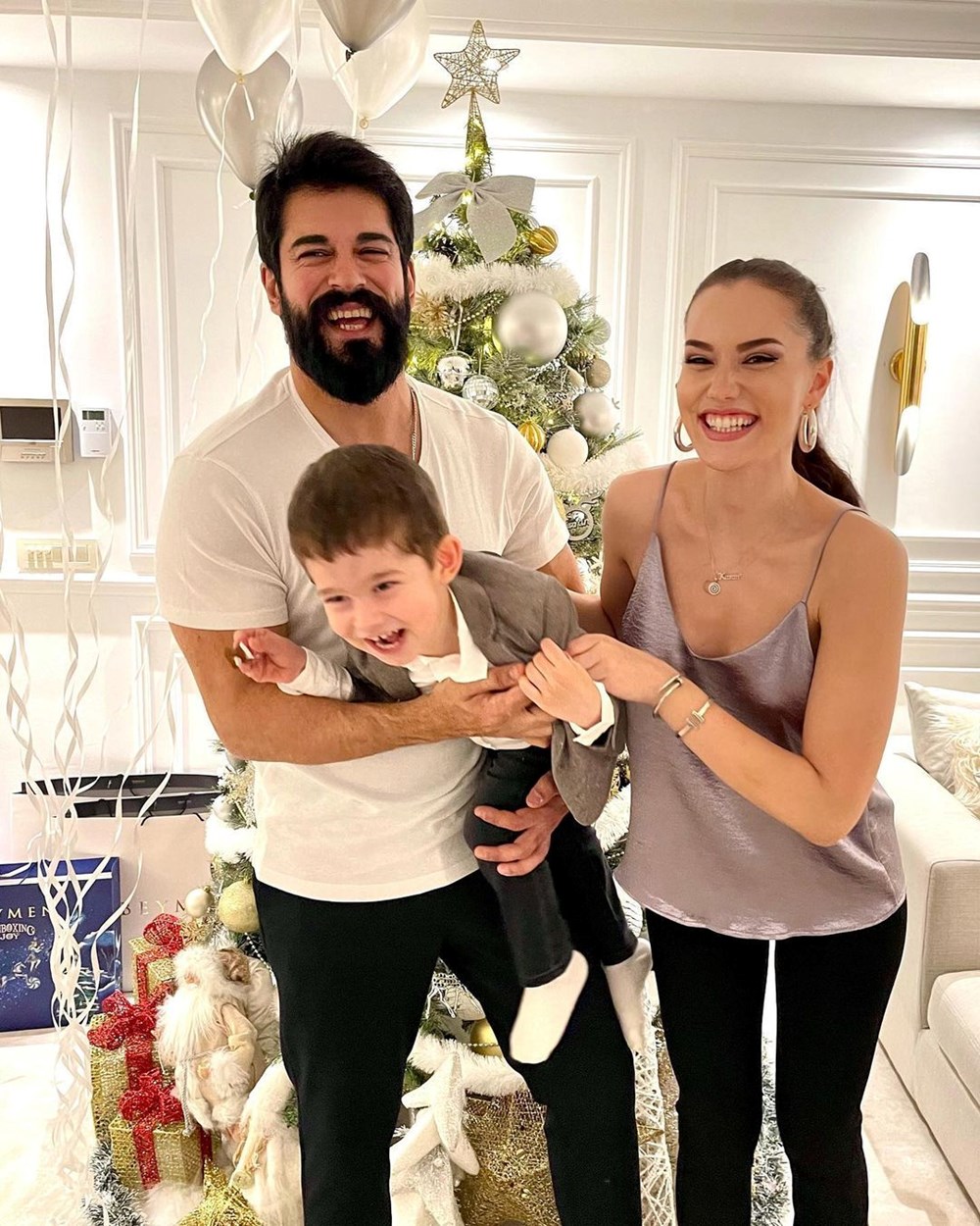 Fahriye Evcen Özçivit’s Instagram photo: "Mutlu Yıllar herkesee..