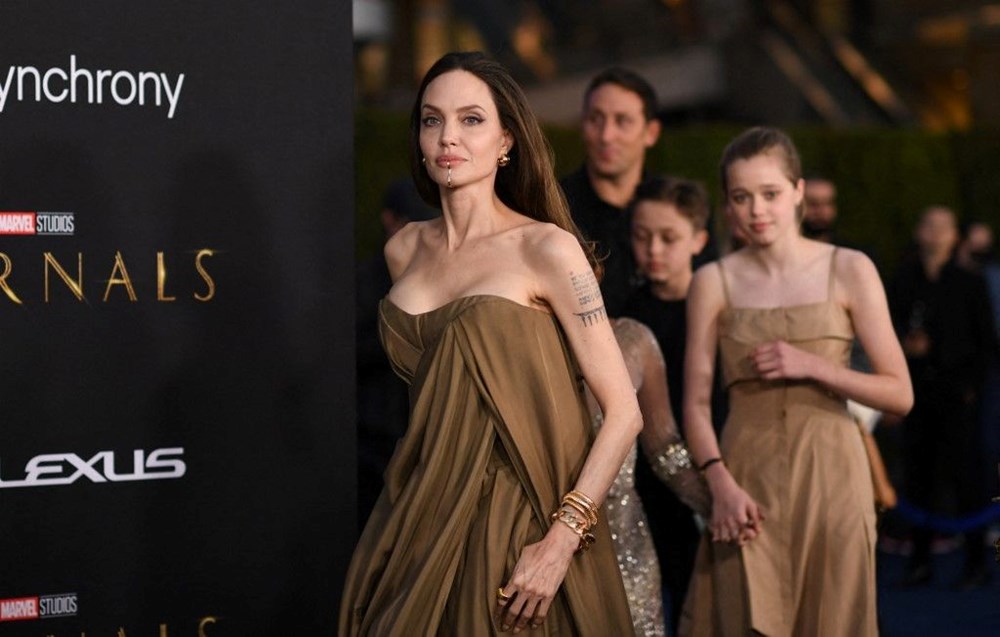 Moda markasını tanıtan Angelina Jolie kapak yıldızı oldu - 7