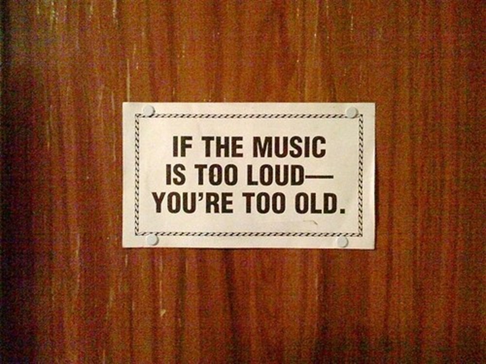 Too s. If it's too Loud you're too old. Too Loud Music. Всякие надписи для старых. Скрытые надписи в картинках.