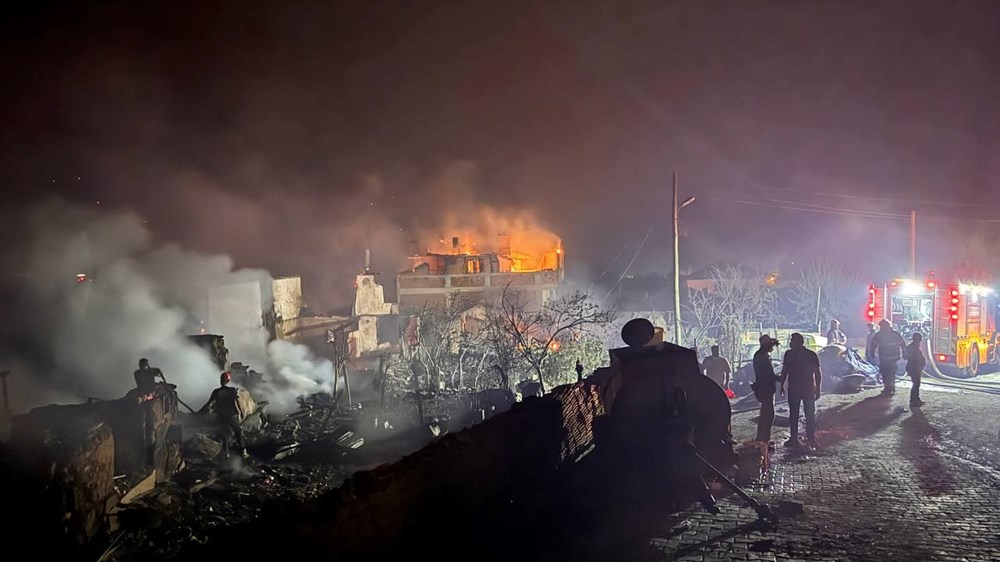 Sakarya'da iki mahalle tahliye edildi: Alevlerle mücadele gece boyu sürdü - 6