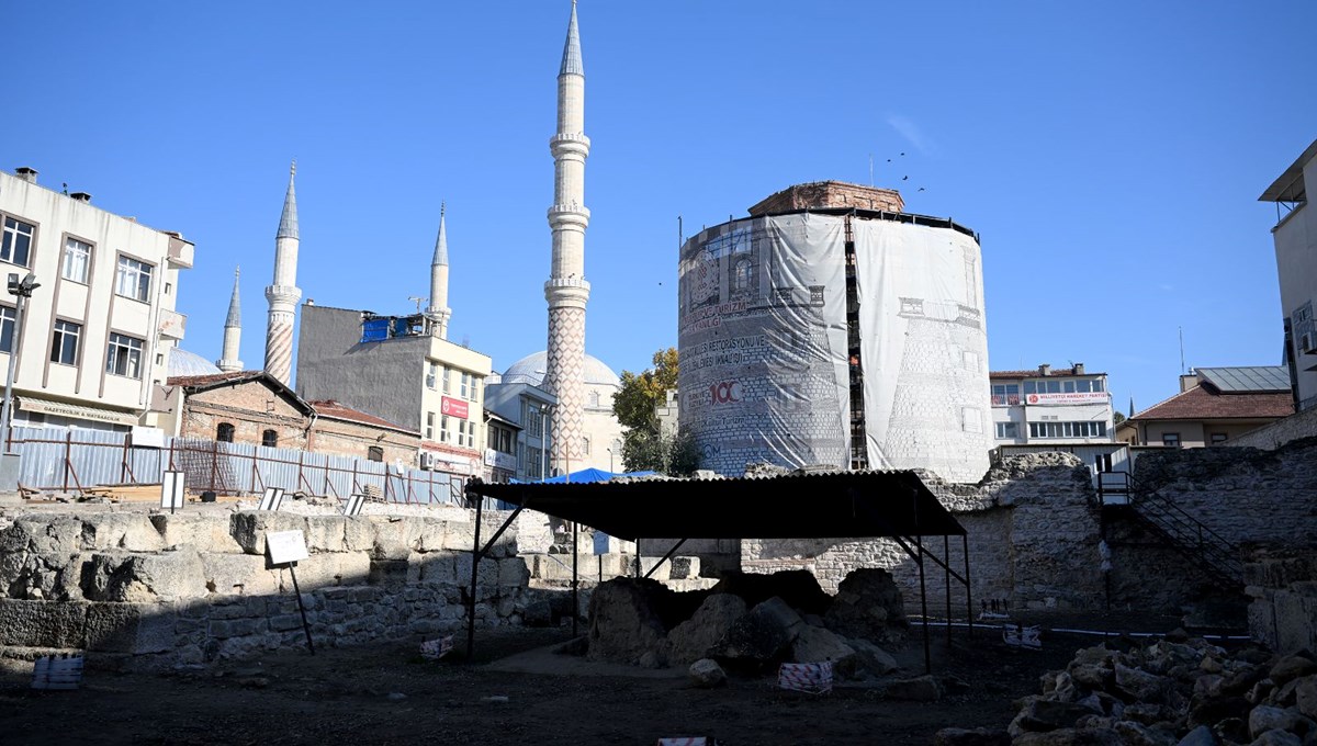 Makedon Kulesi'ndeki çalışmalarda şapelin de olduğu kalıntılar bulundu