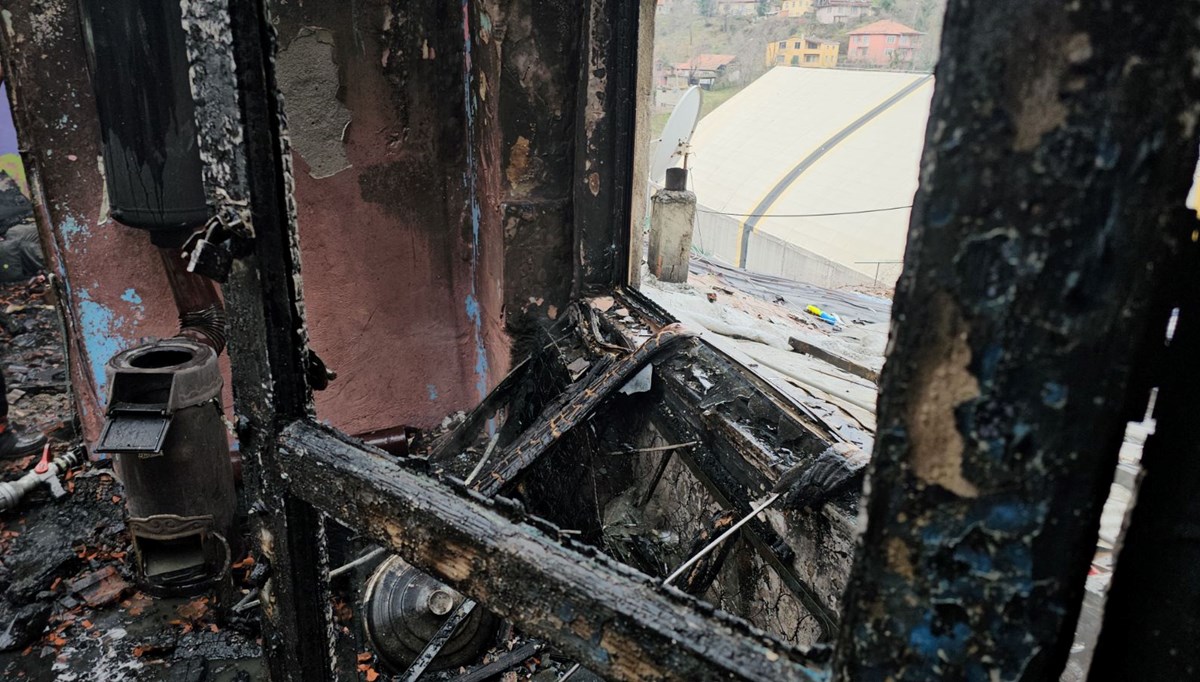 Zonguldak'ta çıkan yangında 2 evde hasar oluştu Zonguldak'ta çıkan yangında 2 evde hasar oluştu