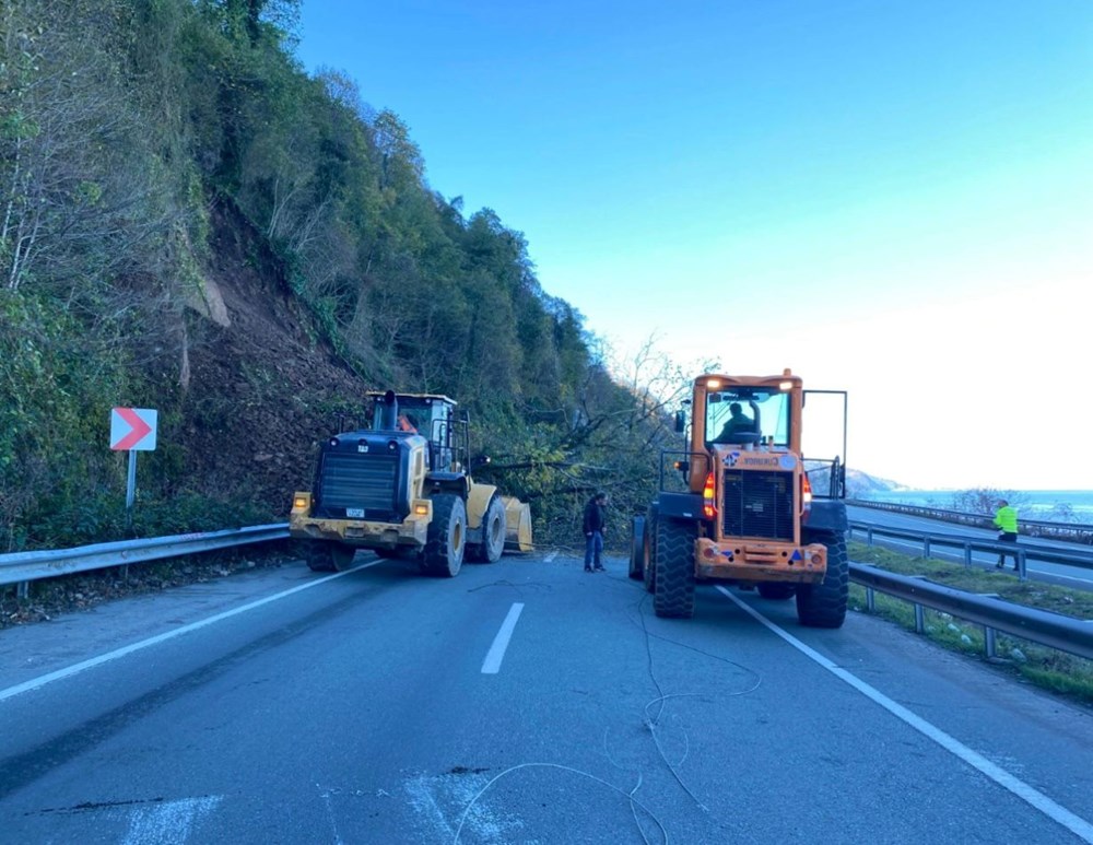 Karadeniz Sahil Yolu'nda heyelan - 4