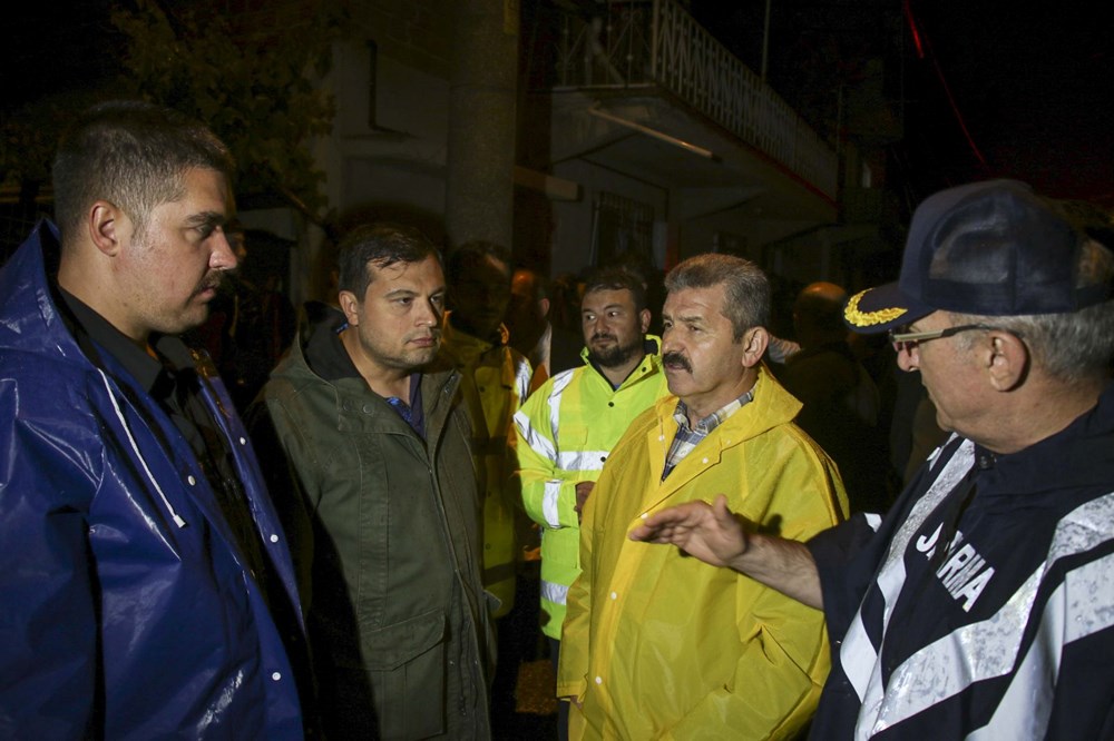 Sağanak yağış birçok ilde hayatı felç etti: Cadde ve sokaklar göle döndü, hastaneyi su bastı - 14