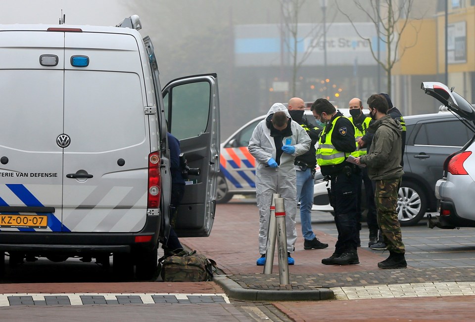 Hollanda'da test merkezine bombalı saldırı - 1