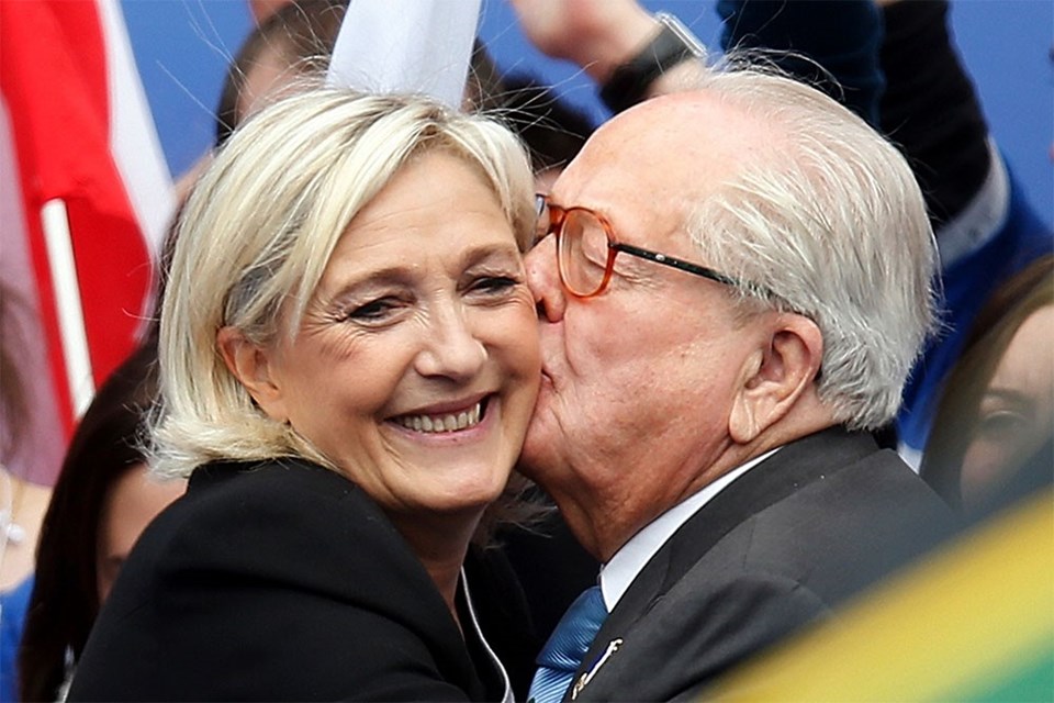 Marine Le Pen babasını disipline verdi - 1