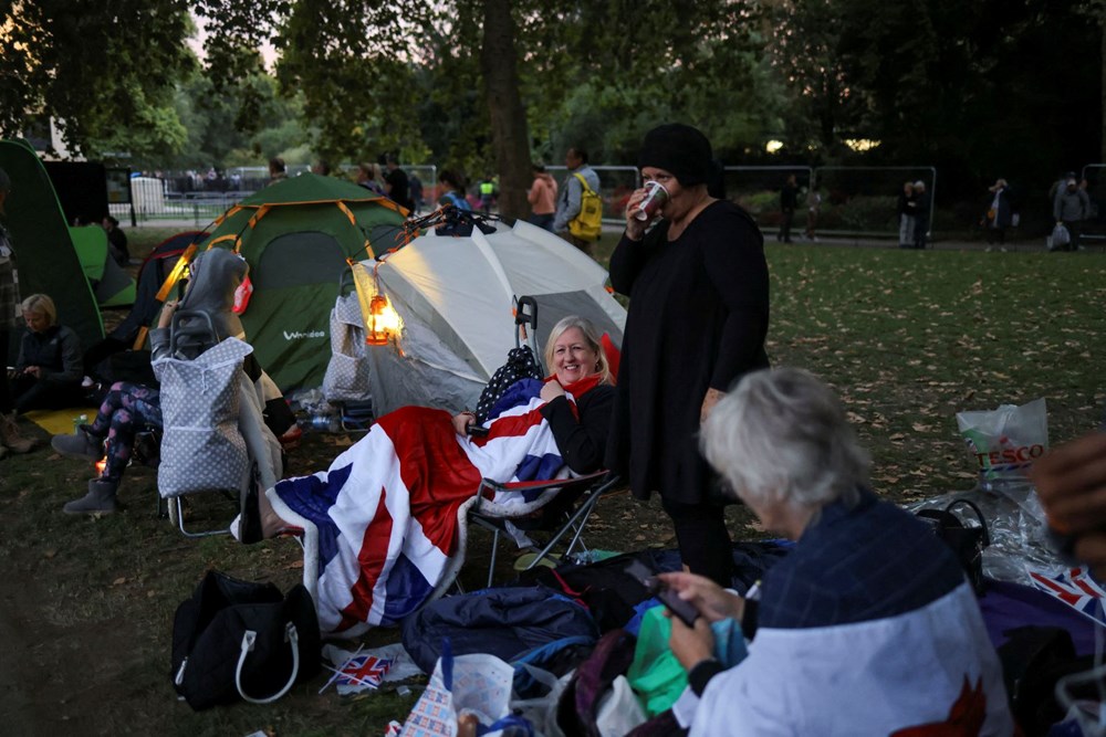 Kraliçe 2. Elizabeth'in naaşı bugün defnedilecek: Liderler cenaze için Londra'da - 12