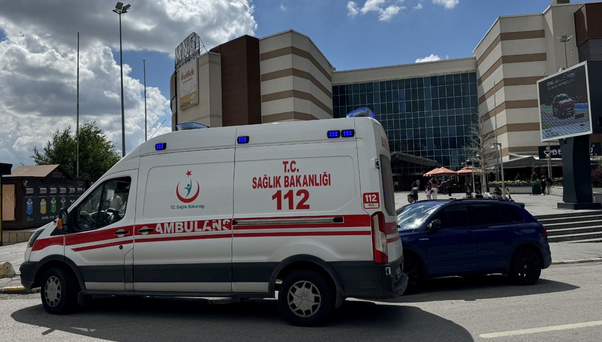 AVM’deki kavgada bıçaklar çekildi: 2 yaralı