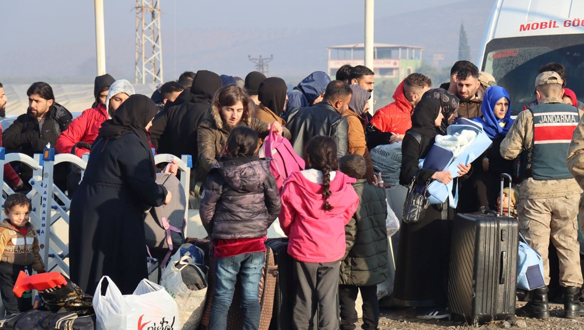 Suriyelilerin geri dönüşü için iki aşamalı plan: Bakan Güler ayrıntıları anlattı Suriyelilerin geri dönüşü için iki aşamalı plan: Bakan Güler ayrıntıları anlattı