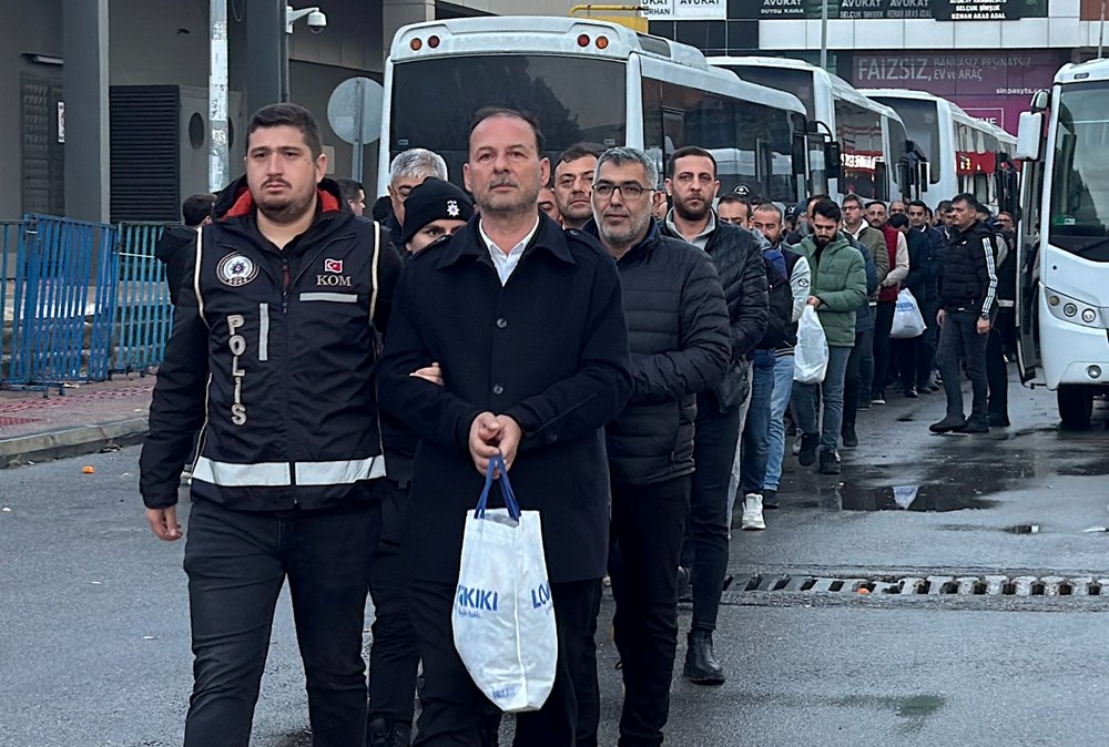 Limanda
tarifeli rüşvet! Gümrükteki rüşvet ağı deşifre oldu, 91 şüpheli tutuklandı - 2