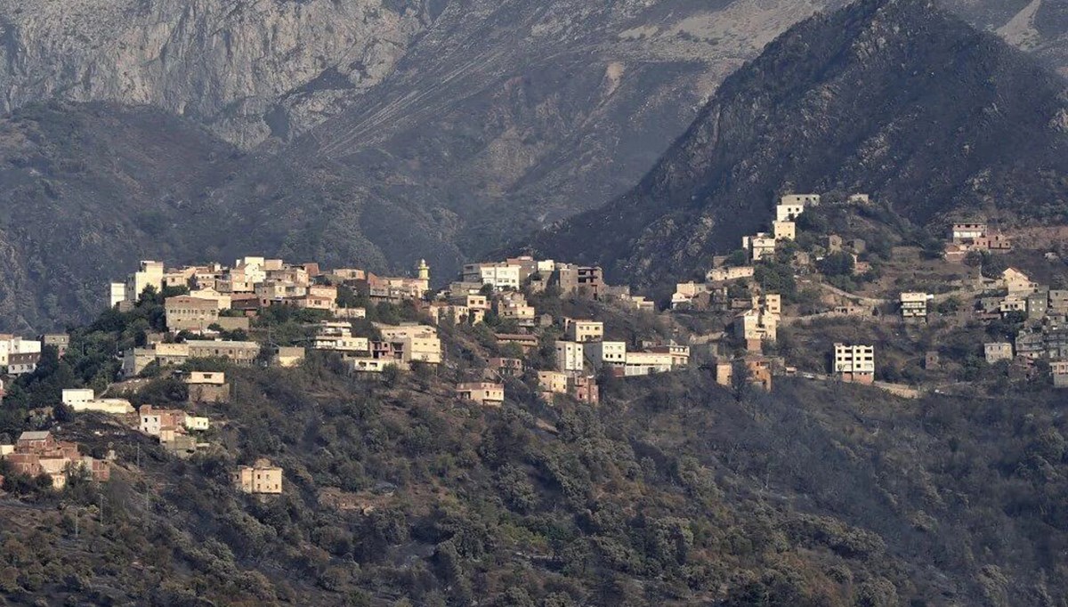 Cezayir'de toprak kaydı, 4 kişi hayatını kaybetti