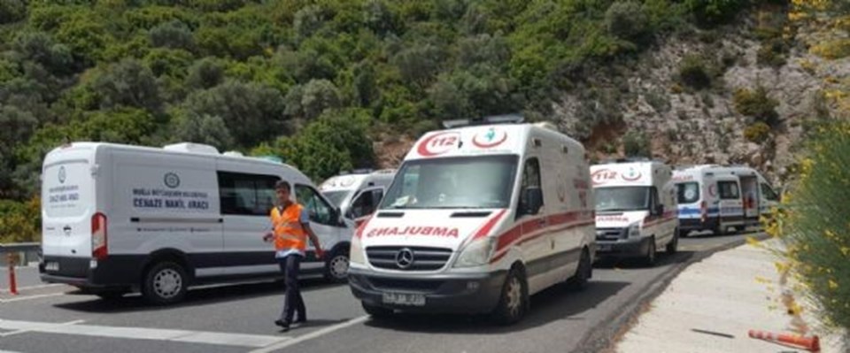 Marmaris'te tur otobüsü devrildi, 24 kişi öldü - 1