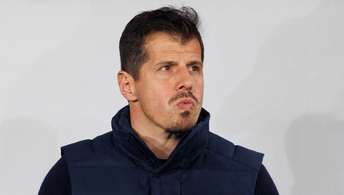 Fenerbahçe tribünlerinden tepki | Belözoğlu: Böyle bir şey yaşayacağımı düşünmezdim Fenerbahçe tribünlerinden tepki | Belözoğlu: Böyle bir şey yaşayacağımı düşünmezdim