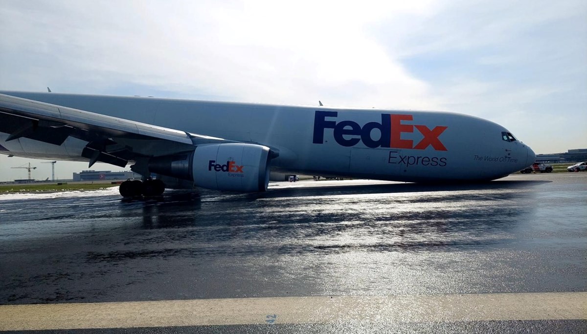 İstanbul Havalimanı'nda kargo uçağı gövde üzeri iniş yaptı İstanbul Havalimanı'nda kargo uçağı gövde üzeri iniş yaptı