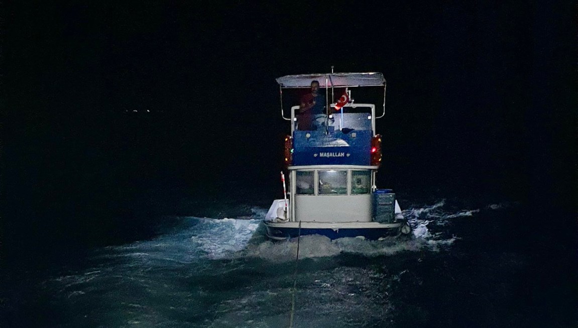 Sarıyer açıklarında sürüklenen balıkçı teknesi kurtarıldı