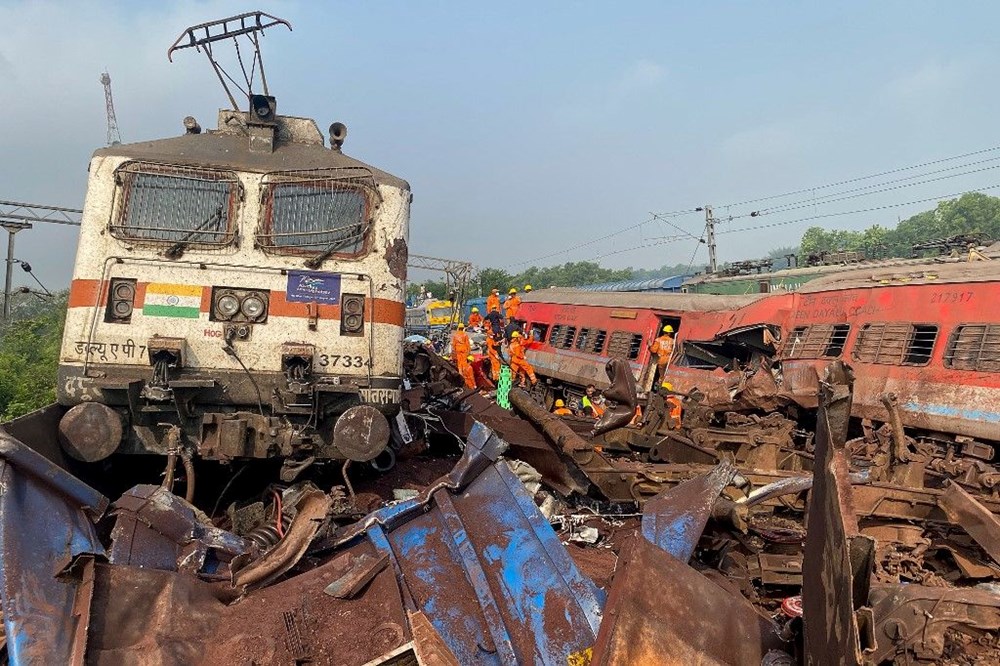 Hindistan'da 3 tren birbirine girdi: 233 ölü, 900'den fazla yaralı - 2