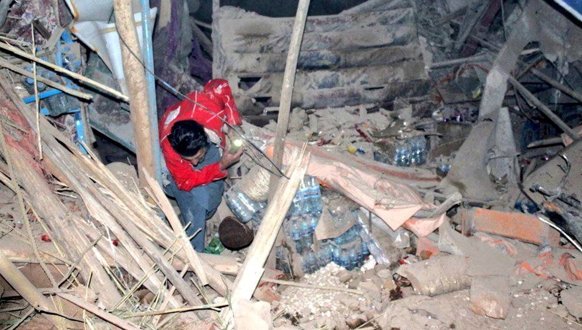 Afganistan'da 6,3 şiddetinde deprem