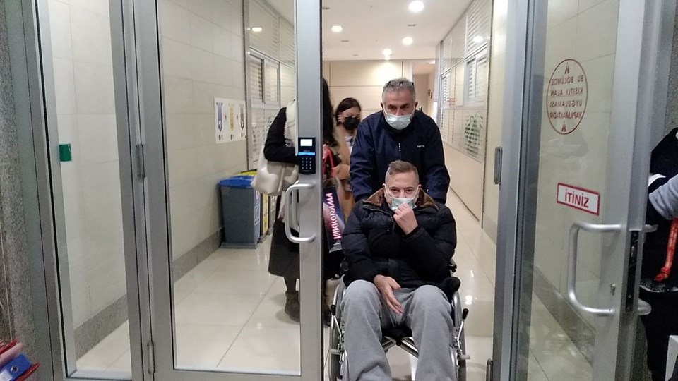 Mehmet Ali Erbil tekerlekli sandalye ile adliyeye geldi - 1