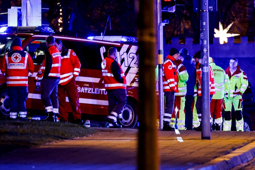 Almanya'da dehşet: Aracıyla Noel pazarındaki kalabalığın arasına daldı - 8