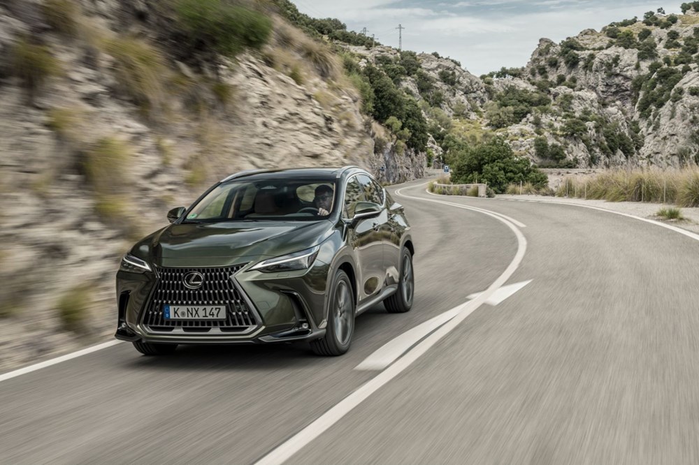Lexus'ta yeni dönem: İlk plug-in hibrit modelini tanıttı - 16