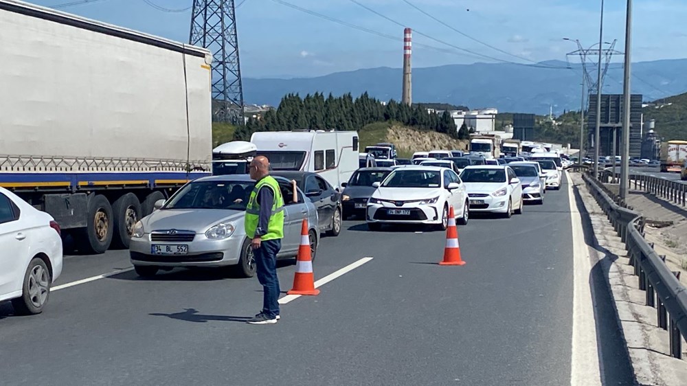 TEM'de 6 araçlı zincirleme kaza: 9 yaralı - 3