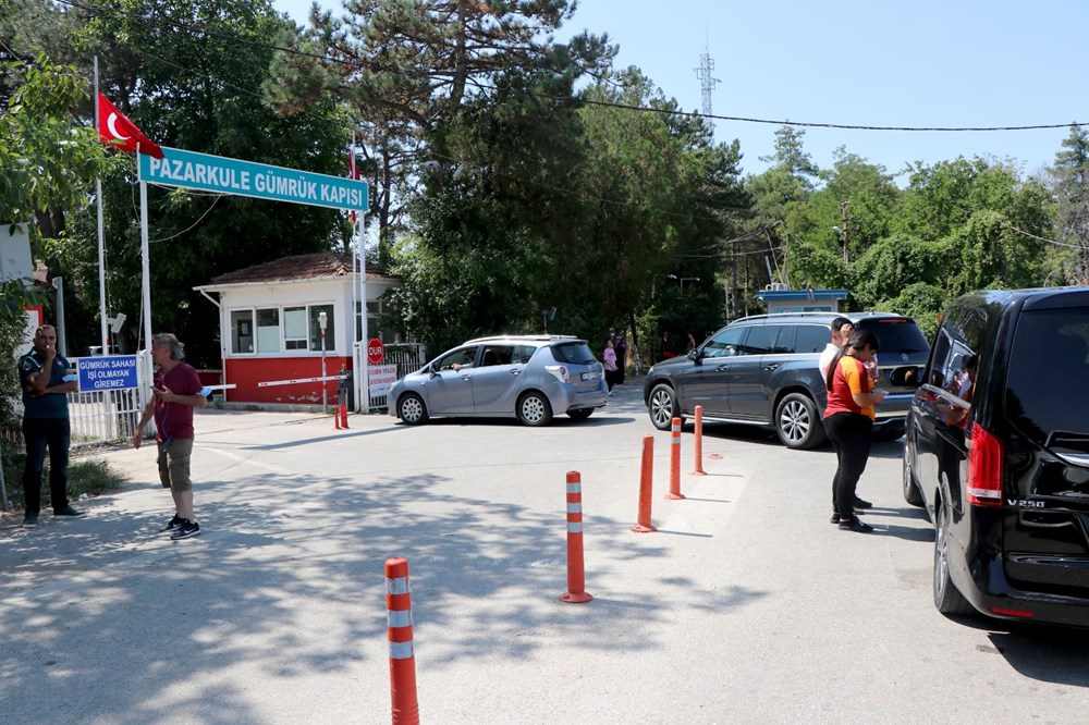 Gurbetçilerin dönüş çilesi: Sınırda uzun kuyruk - 9