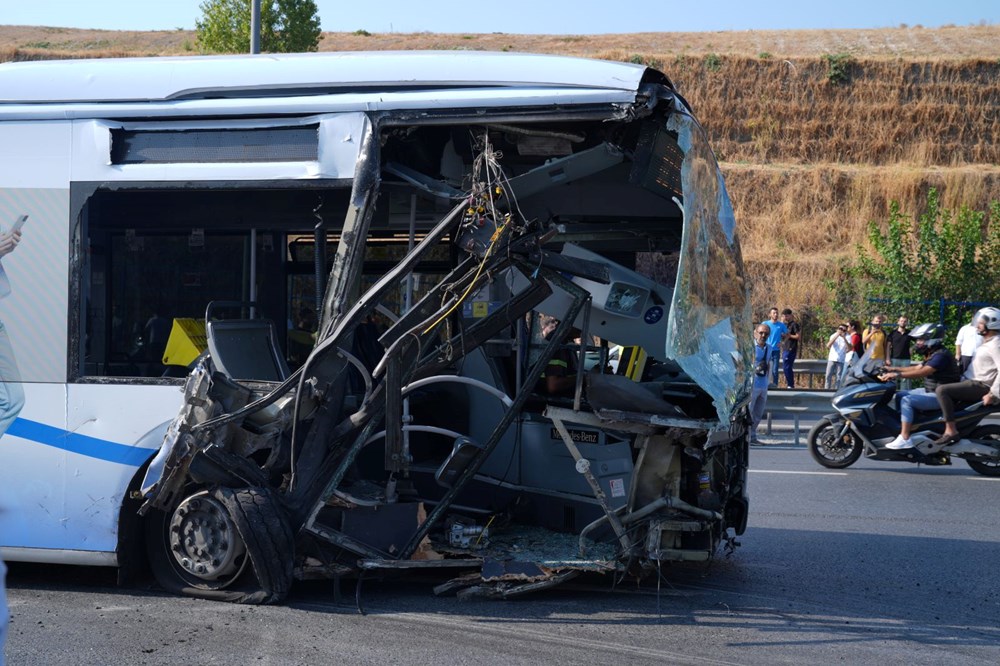 SON DAKİKA HABERİ: Küçükçekmece'de metrobüs kazası: 1 ölü, 2'si ağır 50 yaralı - 2