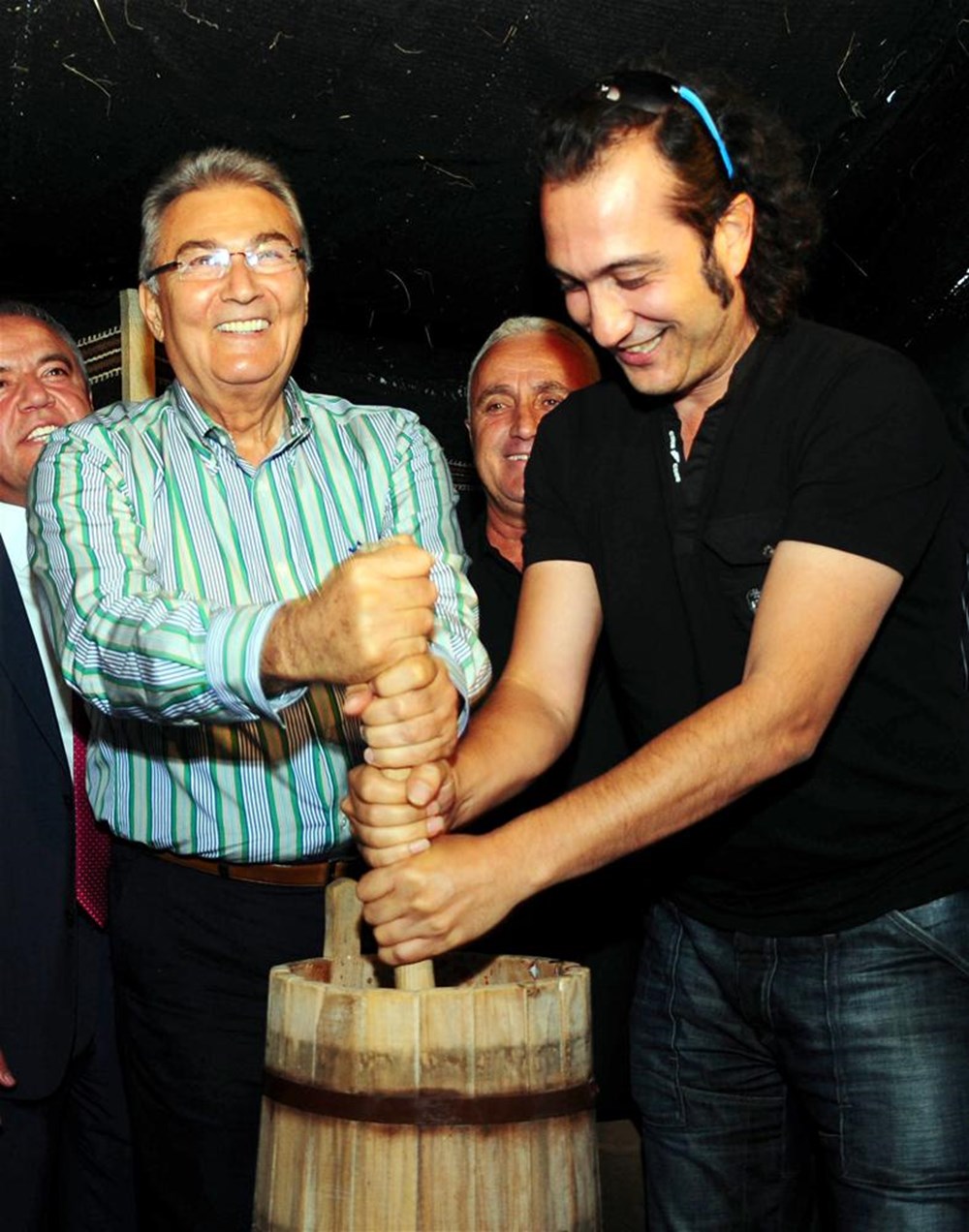 Baykal ve Kıraç yayıkta ayran dövdü - 1