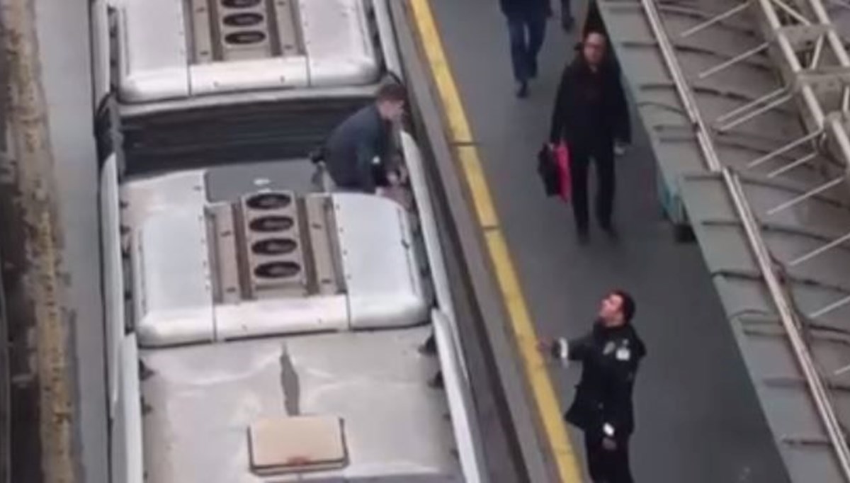 İstanbul’da metrobüsün üstünde yolculuk yaptı İstanbul’da metrobüsün üstünde yolculuk yaptı