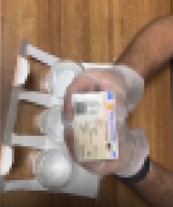 Kahve fincanlarının arasına sürücü belgeleri gizlenmiş.