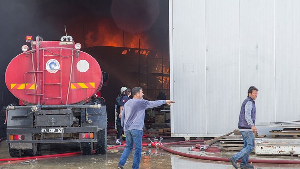 Antalya'da yat imalat deposunda yangın - 5