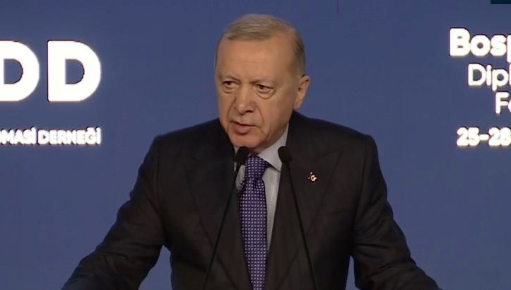 Erdoğan, açıklamalarda bulunuyor