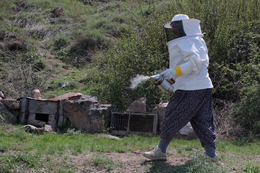 Kansere yakalandı ama yılmadı: Çocuklarını okutmak için başladığı arıcılıkta işleri büyüttü - 4