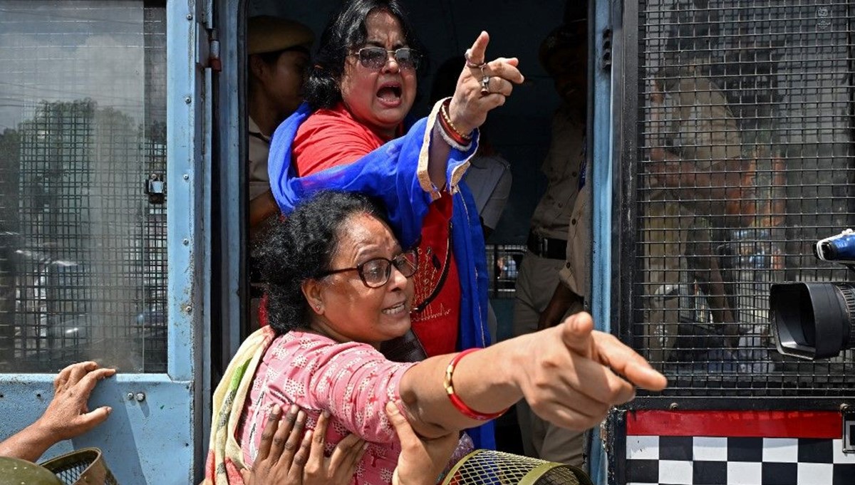 Hindistan cinsel şiddete karşı ayakta: İşçiler greve gitti, protestocular tren yollarını kapattı