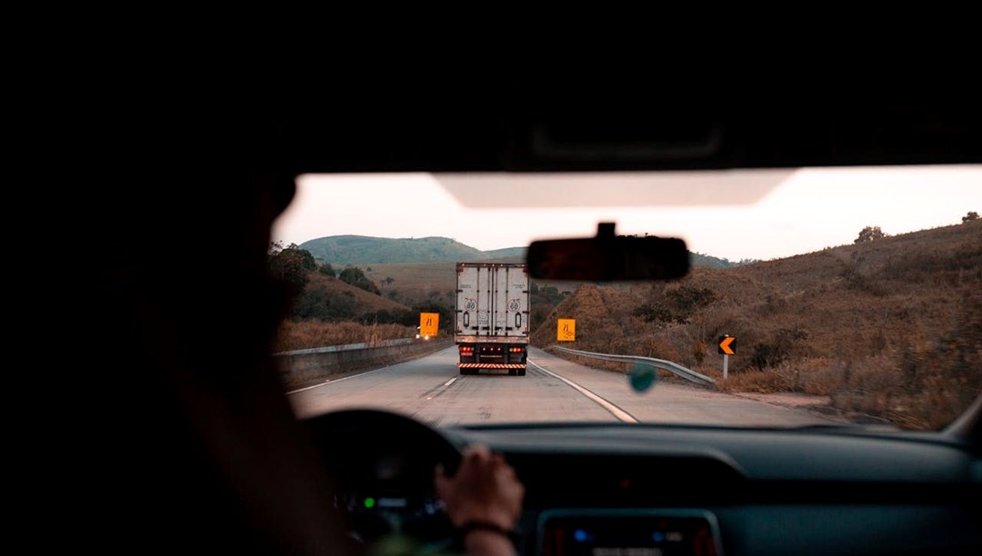 Kamyon yasağı saatleri: Ağır tonajlı araç kısıtlaması hangi illerde var? Kamyon, tanker ve çekiciler trafikte neden yasak?