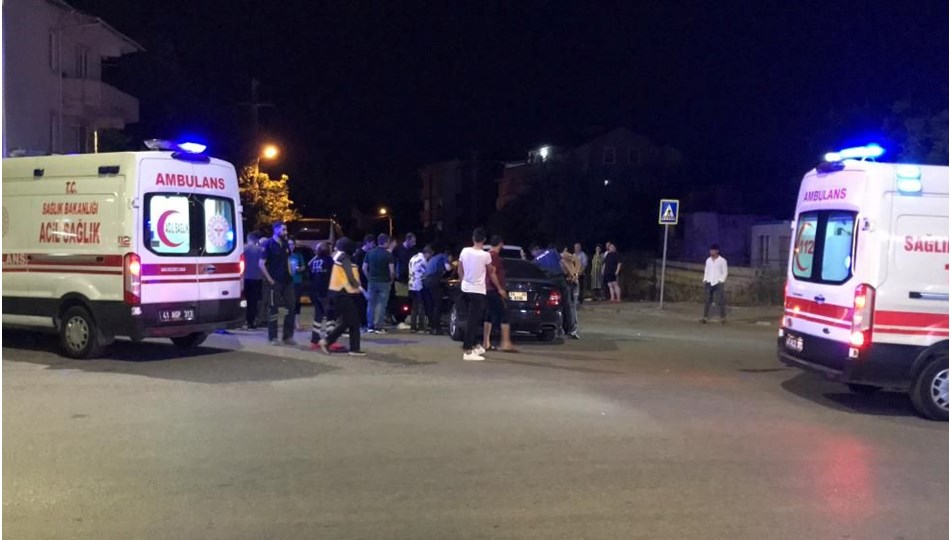 Düğün konvoyunun önünün kesildiği iddiasıyla kavga çıktı