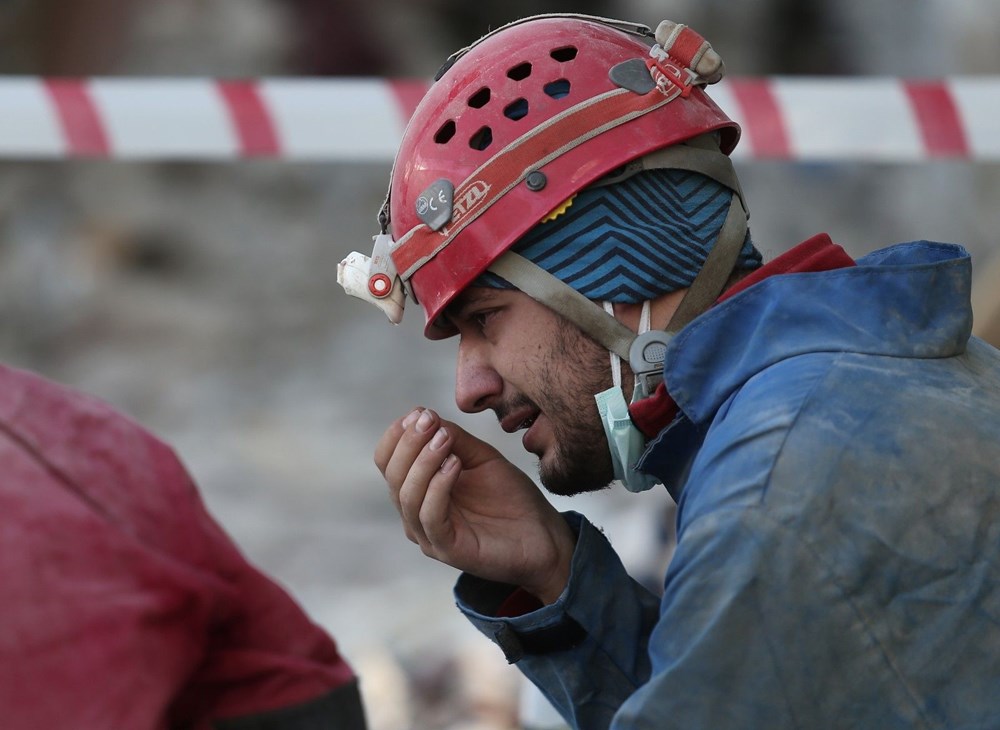 Izmir Depreminde Arama Kurtarma Personeli Gozyaslarini Tutamadi Ntv