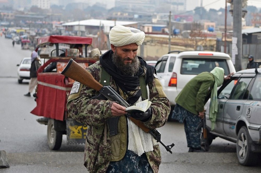 Afganistan'daki açlık krizinin acı yüzü: 3 yaşında ama bir bebek kadar küçük - 11